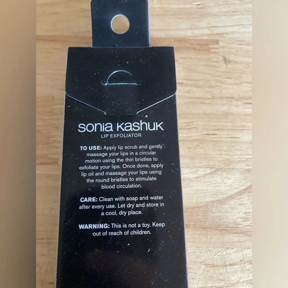 Sonia Kashuk lip exfoliator. Pink in color. New in box - Picture 2 of 3